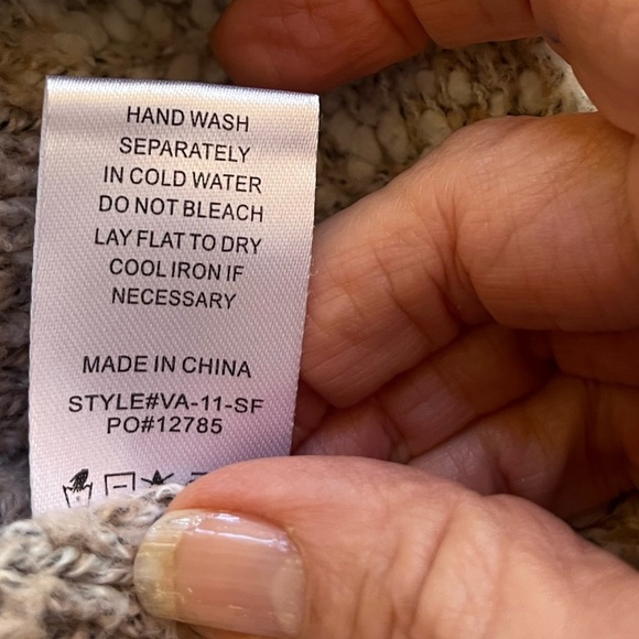 Fate Chunky Knit Crew Neck Sweater in Cream and Tan Size Small - Picture 4 of 6